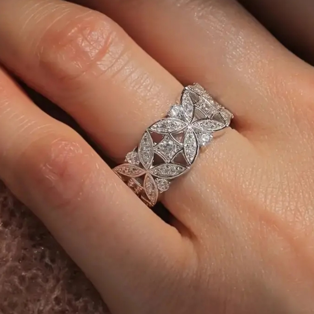 🐎 NEW! Silver Floral Band Ring Sz 6